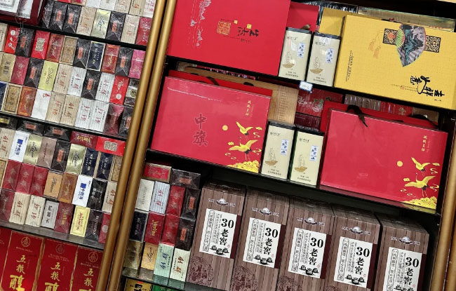 舅舅家開(kāi)的煙酒專(zhuān)賣(mài)店.jpg 舅舅家開(kāi)的煙酒專(zhuān)賣(mài)店.jpg