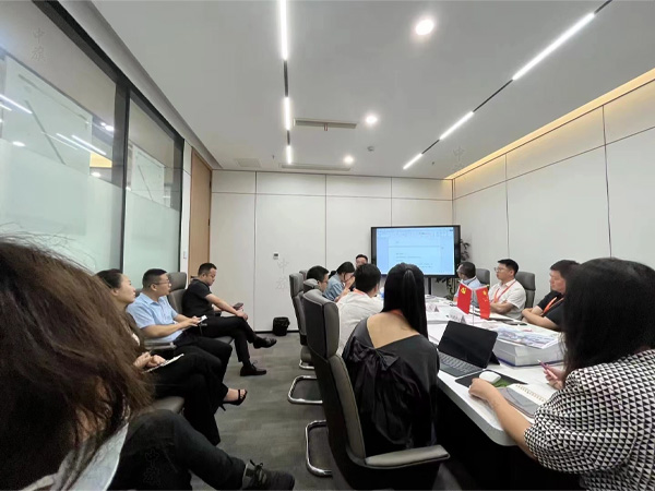 開會(huì)討論企業(yè)是否符合標(biāo)準(zhǔn).jpg