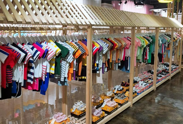 正在經(jīng)營的童裝店.jpg 正在經(jīng)營的童裝店.jpg