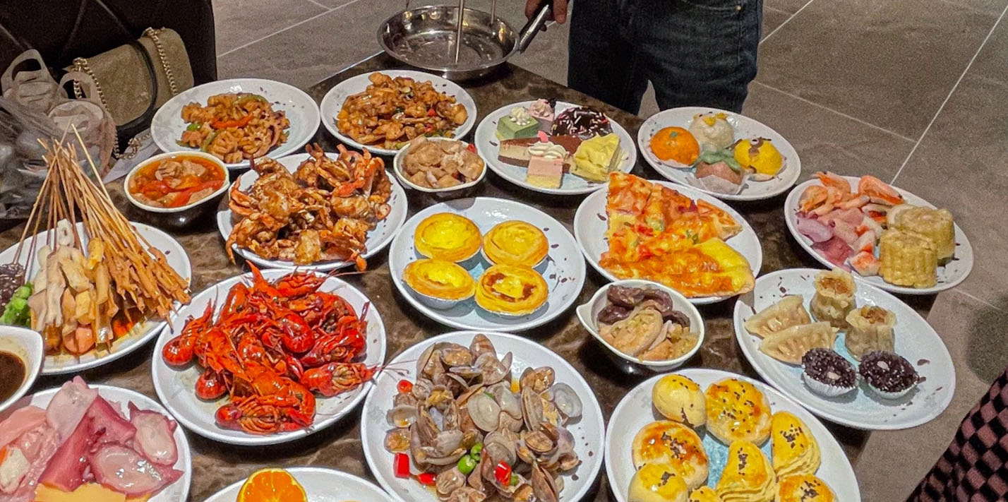 看這一桌子的美食，人均不到100