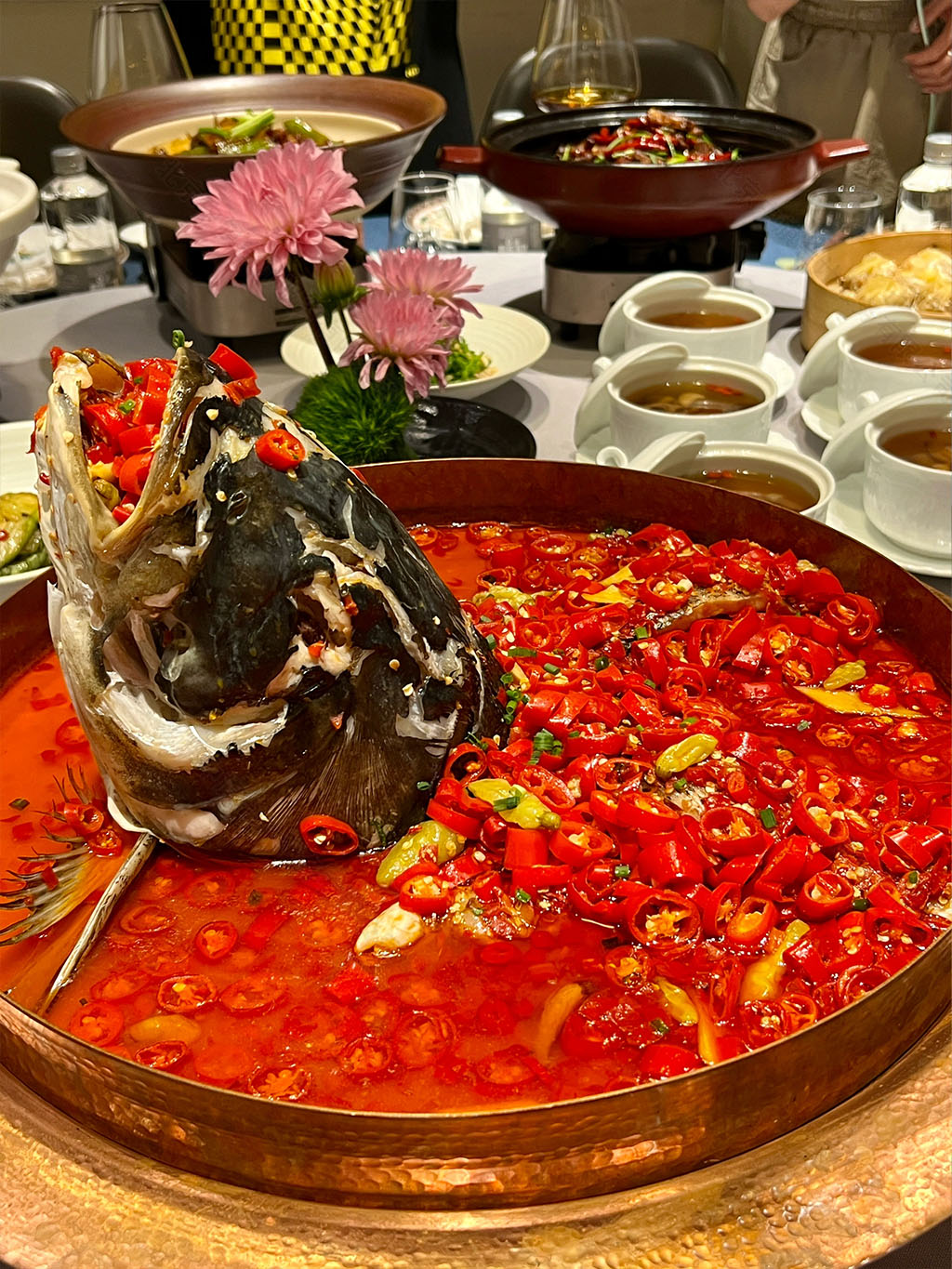 店里的剁椒魚頭只賣188元，看著非常美味.jpg
