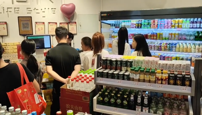 小張的超市現(xiàn)在顧客超級多生意也是非常好.png