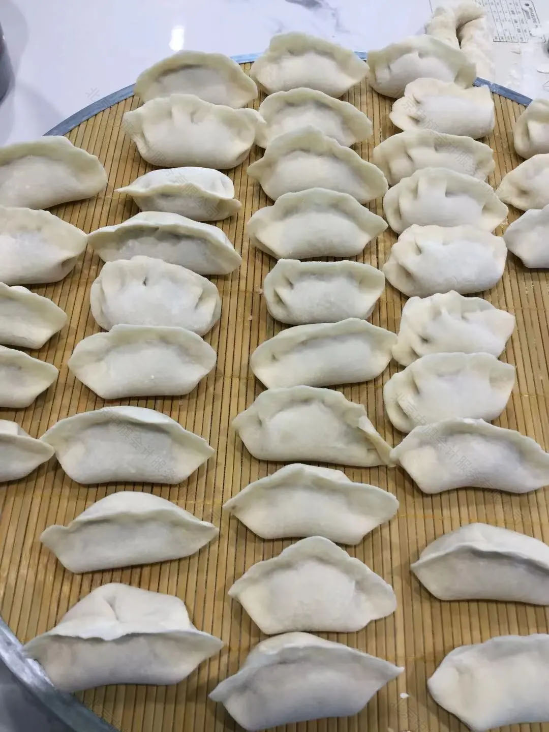 每年立冬我們家都會包好多水餃來吃.jpg