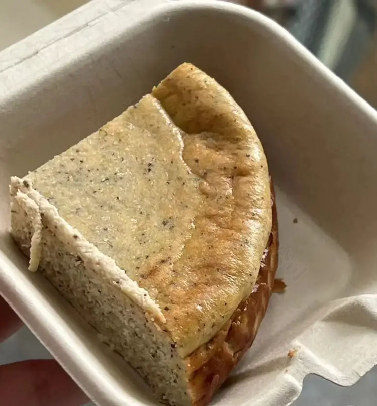 巴斯克蛋糕吃起來(lái)還是比較好吃的.jpg