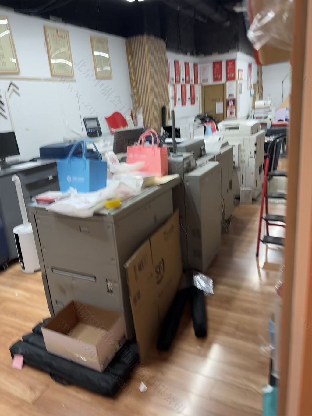 拍照的時(shí)候晃了一下不太清楚，這是復(fù)印設(shè)備了.jpg