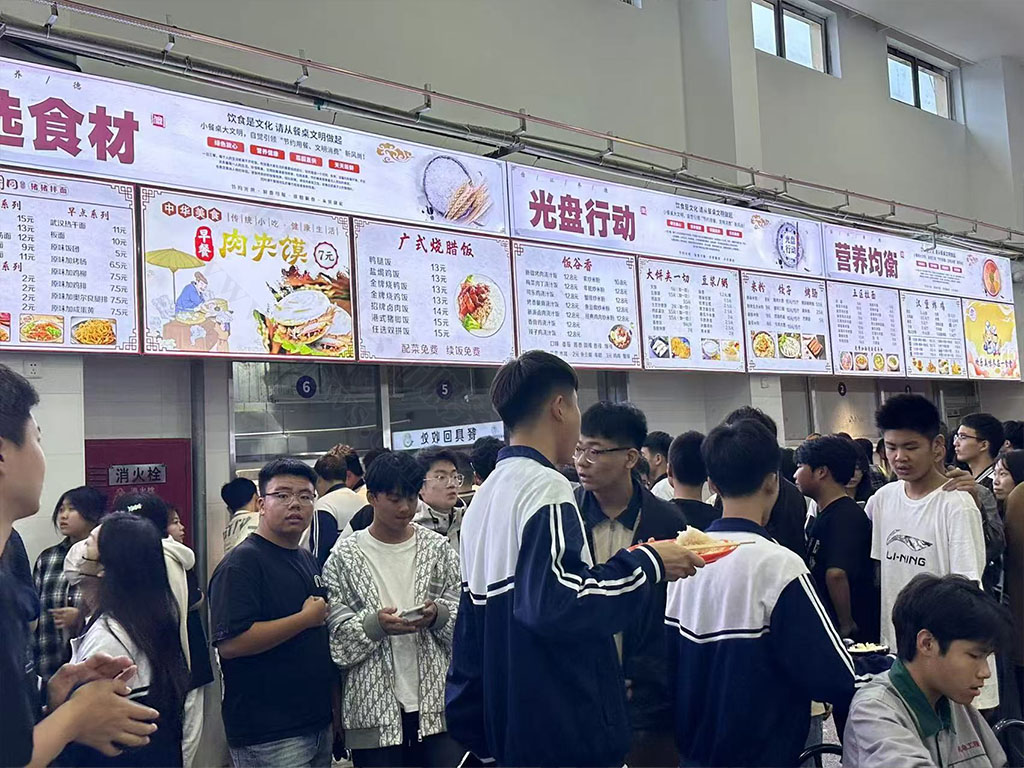 雖然人流量特別大，但是價(jià)格都不貴.jpg