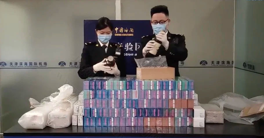 海關(guān)查收的違禁品.jpg 海關(guān)查收的違禁品.jpg