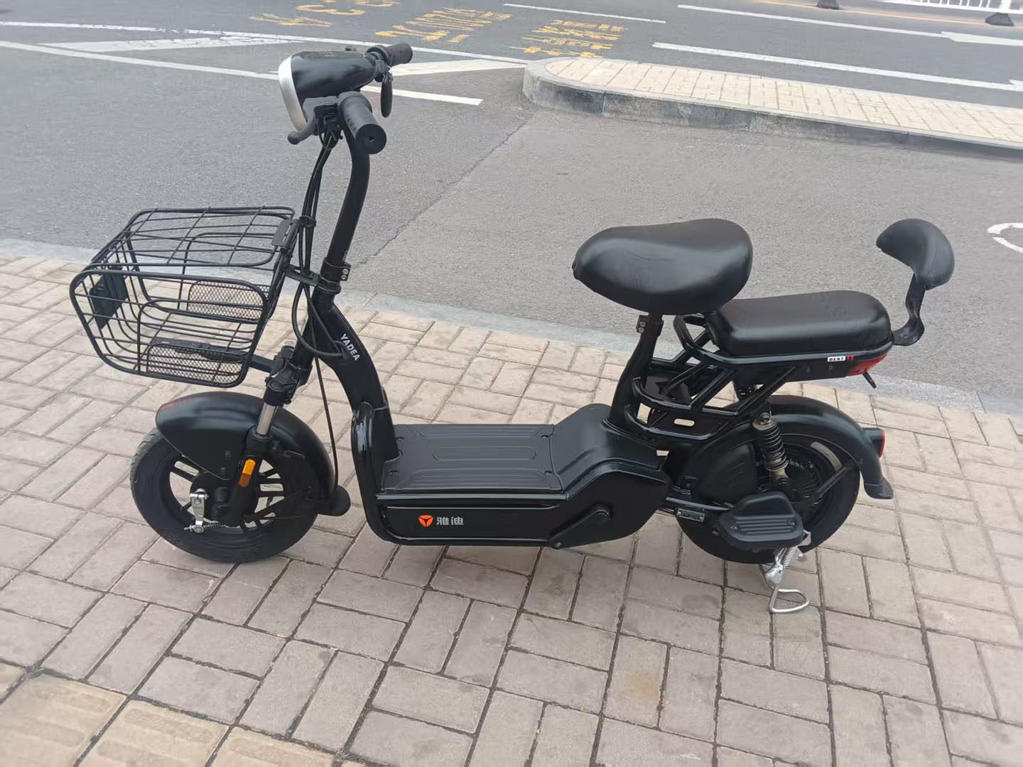 我家現(xiàn)在的電動(dòng)自行車(chē).jpg