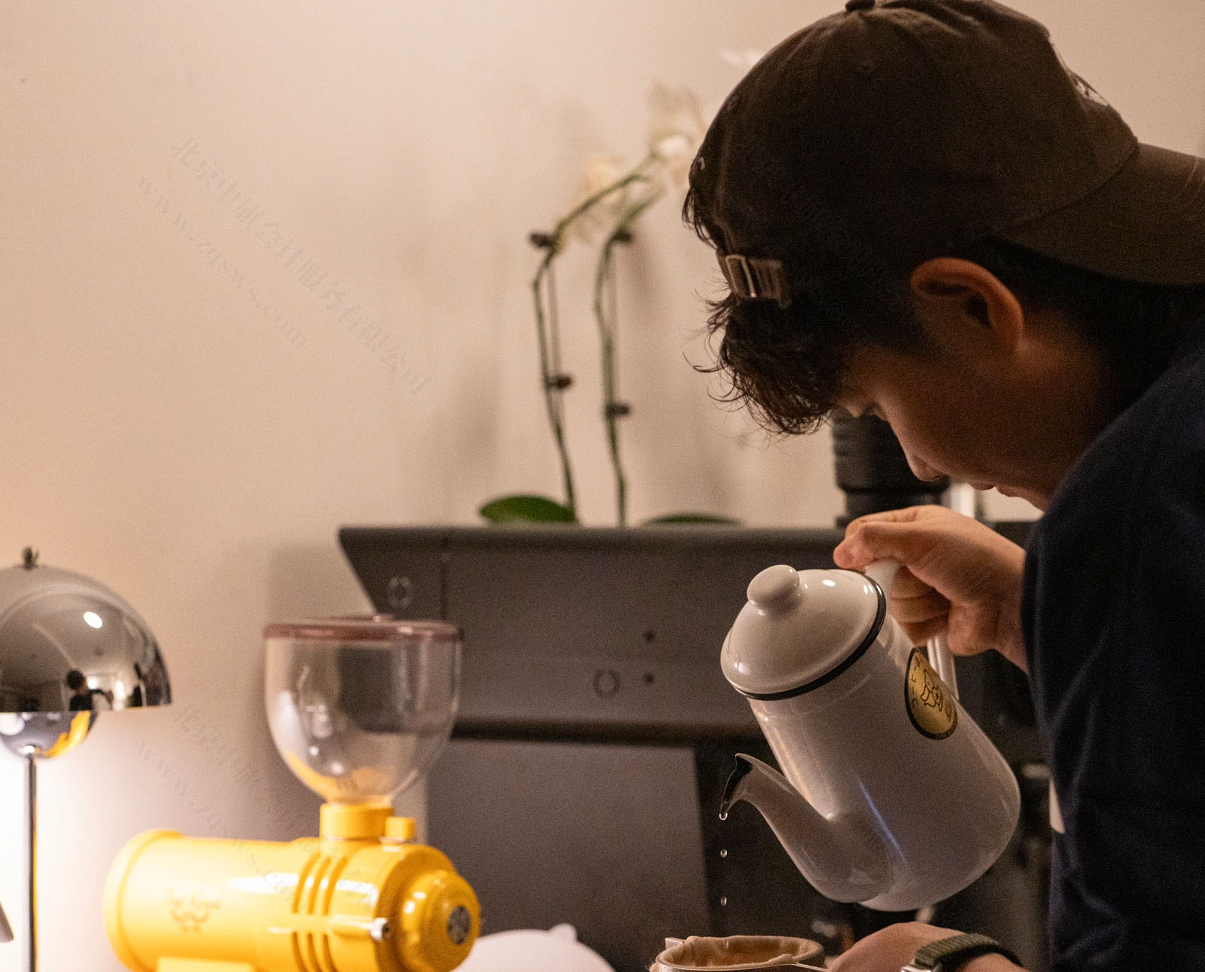 正在調(diào)咖啡.jpg 正在調(diào)咖啡.jpg