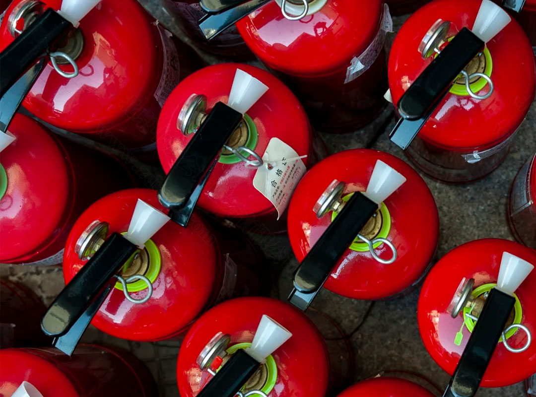 企業(yè)用的滅火器.jpg