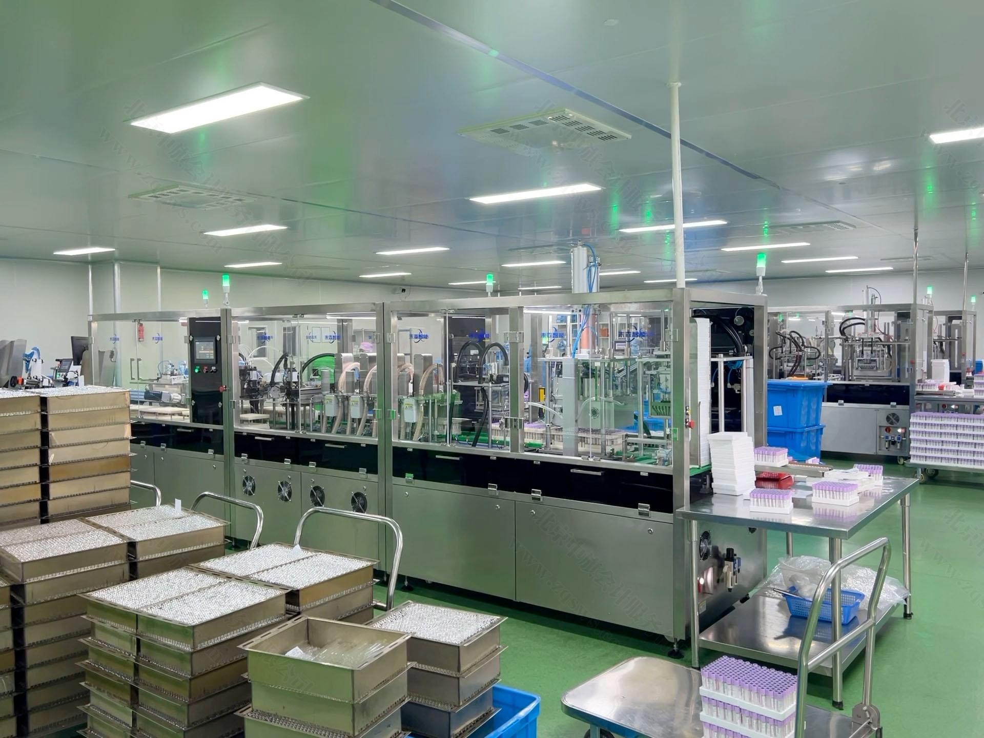 正在生產(chǎn)醫(yī)療器械的車間.jpg 正在生產(chǎn)醫(yī)療器械的車間.jpg