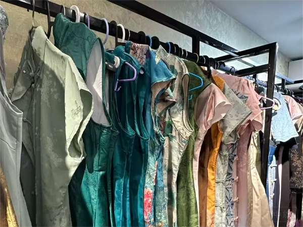 正在做租賃的旗袍.png 正在做租賃的旗袍.png