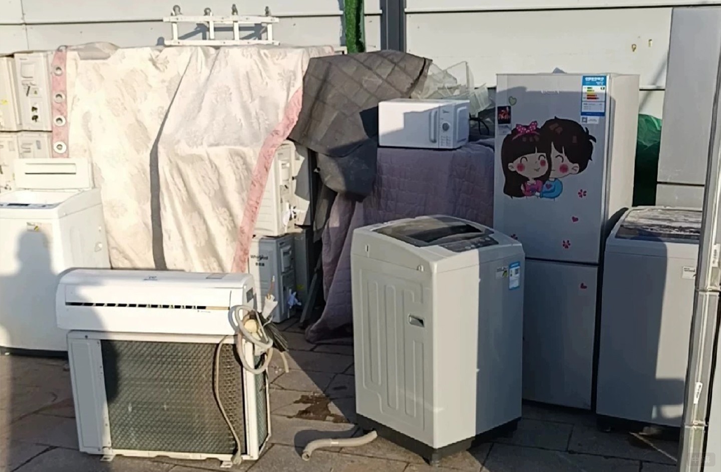 廢舊洗衣機(jī)冰箱.jpg 廢舊洗衣機(jī)冰箱.jpg