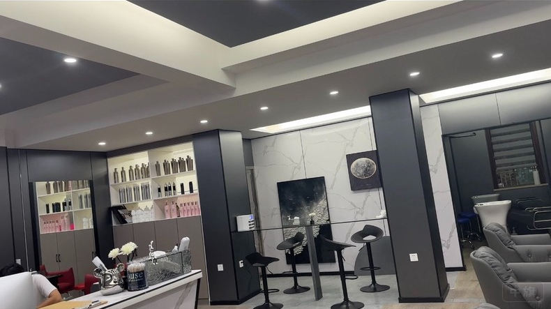 理發(fā)店可以洗燙染，快剪店一般都沒(méi)有