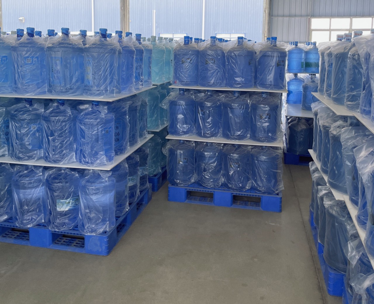 銷售的桶裝水.jpg