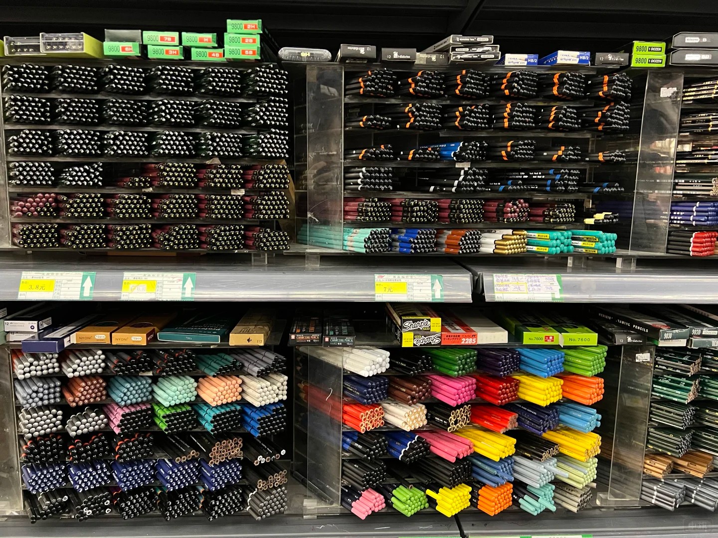 都是一些畫筆.jpg 都是一些畫筆.jpg