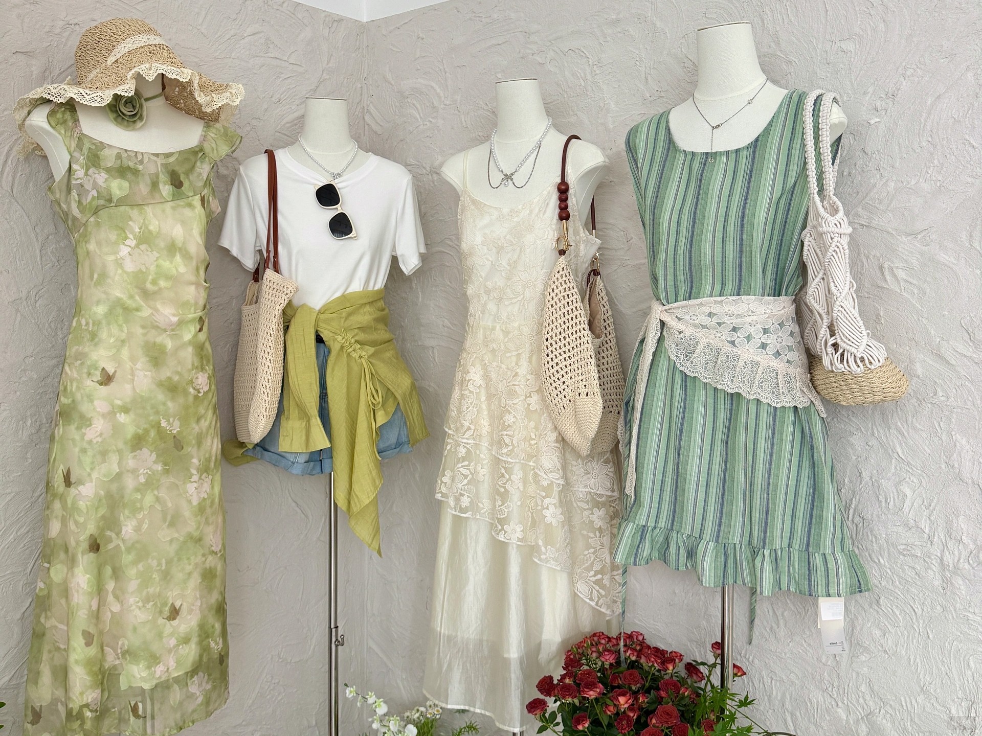 裝修簡單一些的服裝店更能給客戶帶來好感.jpg 裝修簡單一些的服裝店更能給客戶帶來好感.jpg