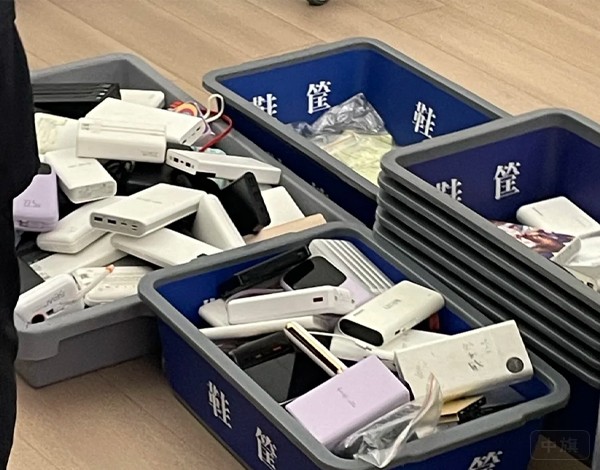 羅馬仕充電寶在機(jī)場(chǎng)被卸下來這么多.jpg 羅馬仕充電寶在機(jī)場(chǎng)被卸下來這么多.jpg