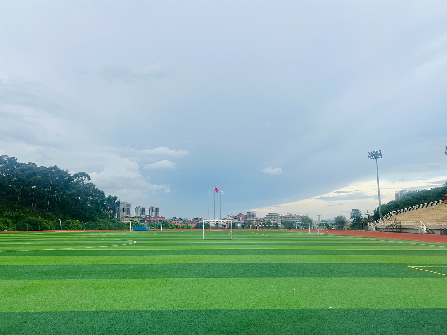 足球場(chǎng).jpg 足球場(chǎng).jpg