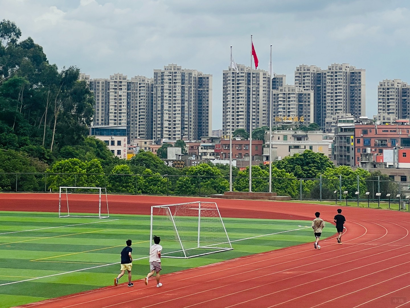 好懷念這里的足球場(chǎng).jpg 好懷念這里的足球場(chǎng).jpg