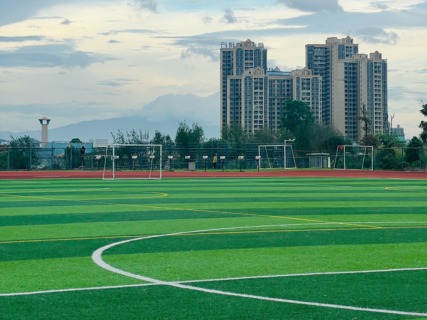 足球場(chǎng).jpg 足球場(chǎng).jpg