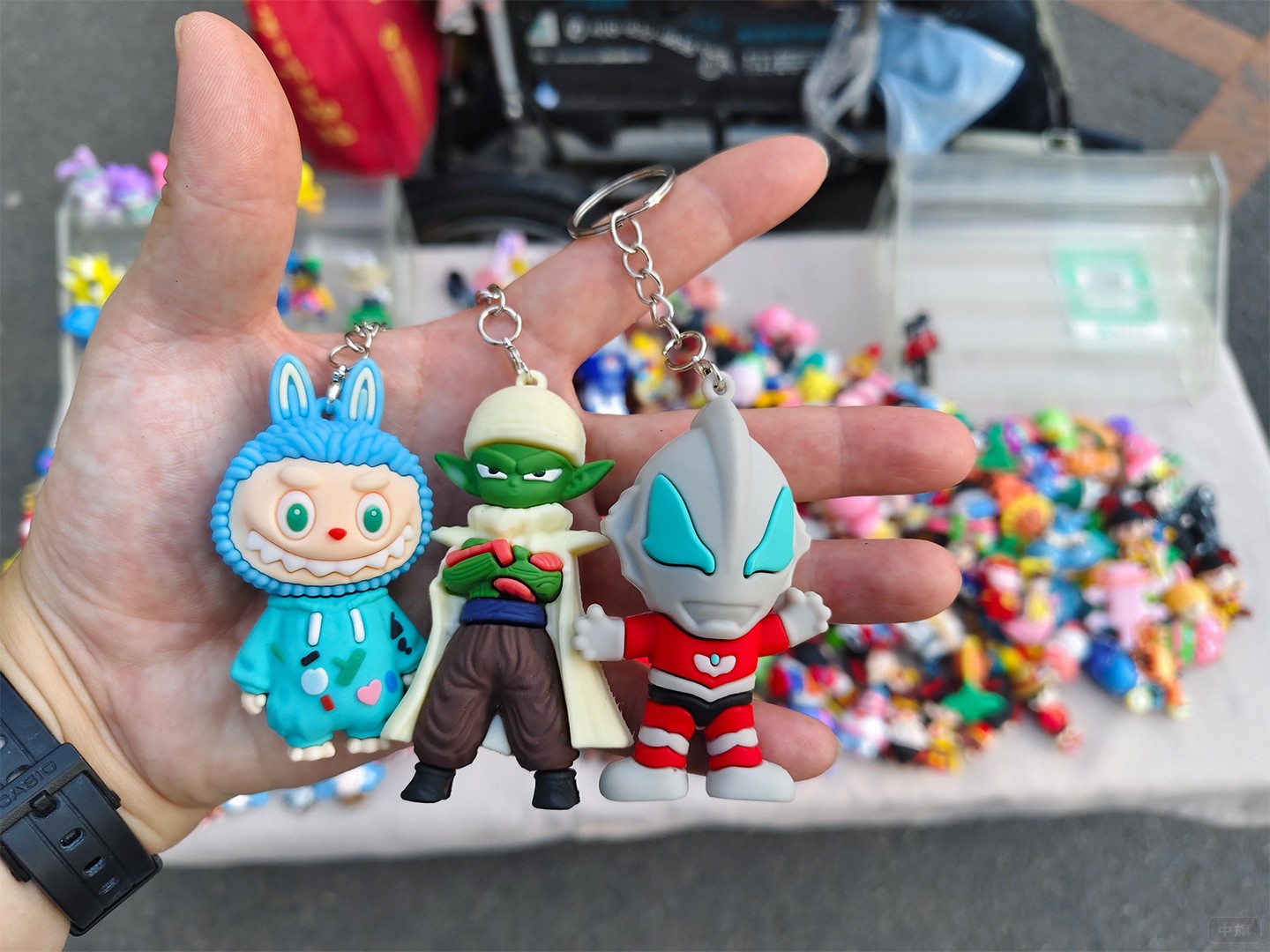 殘疾人張叔叔賣(mài)的掛串.jpg 殘疾人張叔叔賣(mài)的掛串.jpg