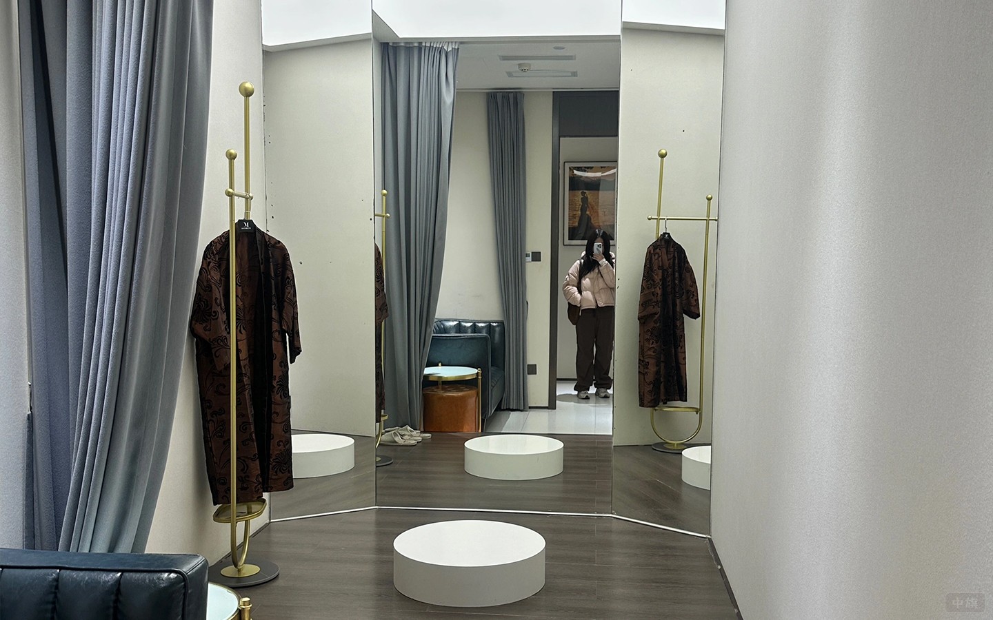 婚紗間.jpg 婚紗間.jpg