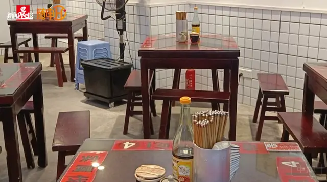 不在飯點(diǎn)，面館內(nèi)空無(wú)一人