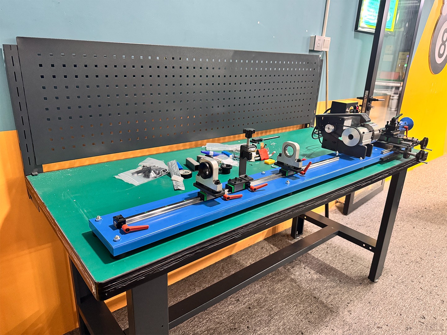 臺(tái)球室修理間