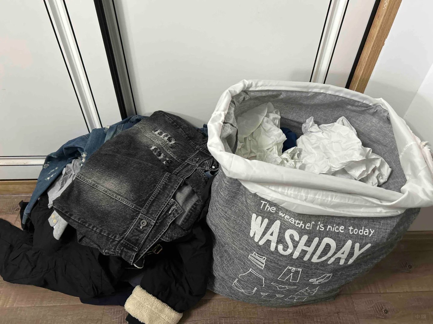 已經(jīng)打包好了的舊衣服